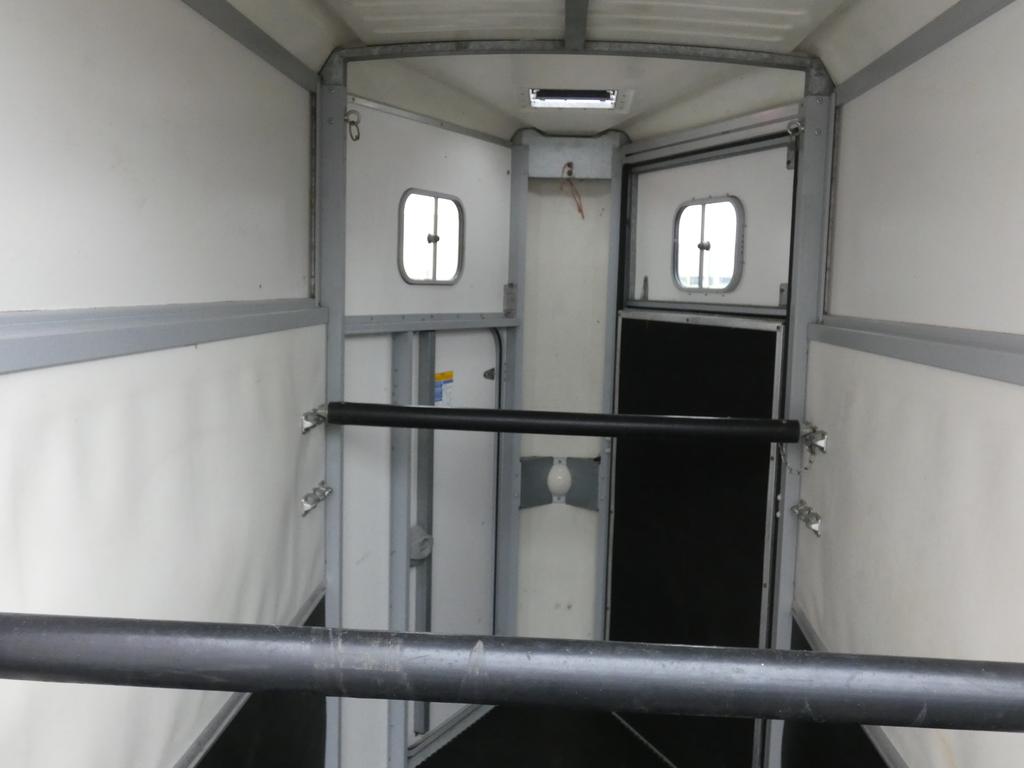 Ifor-Williams Paardentrailer tandemas 308x130x220cm 1600kg